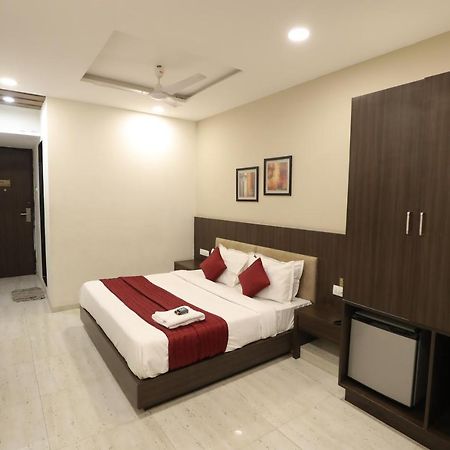 Hotel Privya Rooms And Banquet Surat Exterior foto