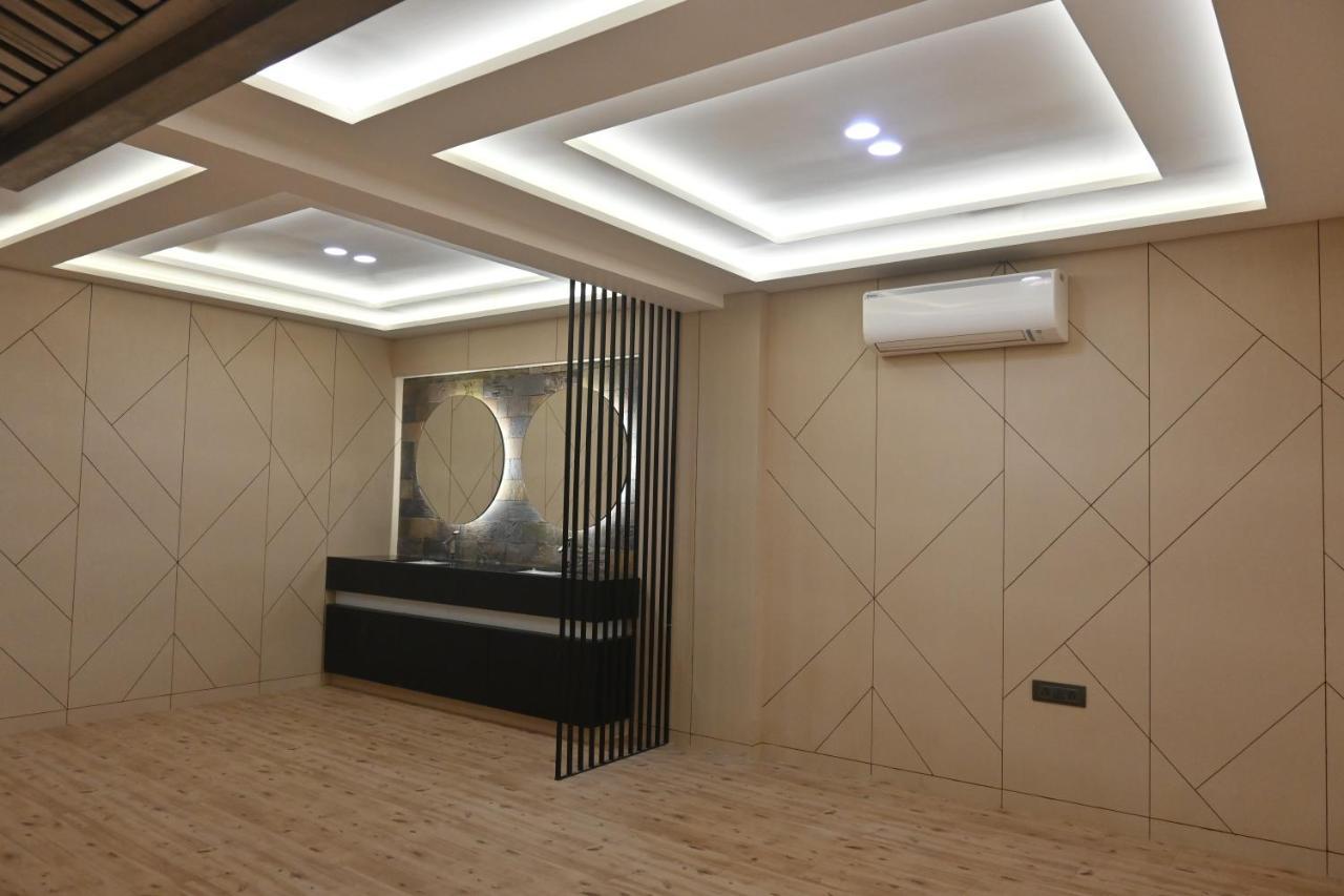 Hotel Privya Rooms And Banquet Surat Exterior foto