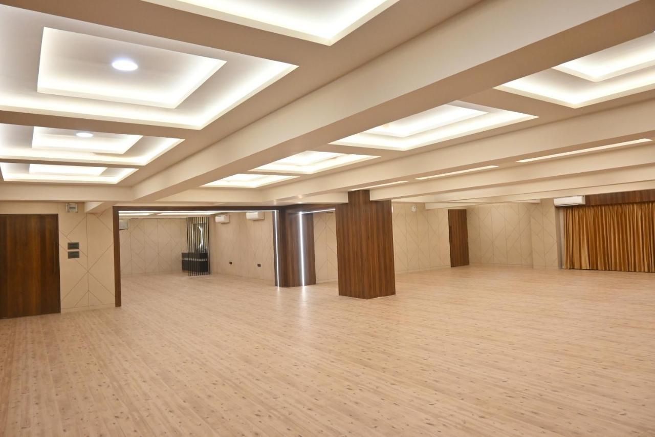 Hotel Privya Rooms And Banquet Surat Exterior foto