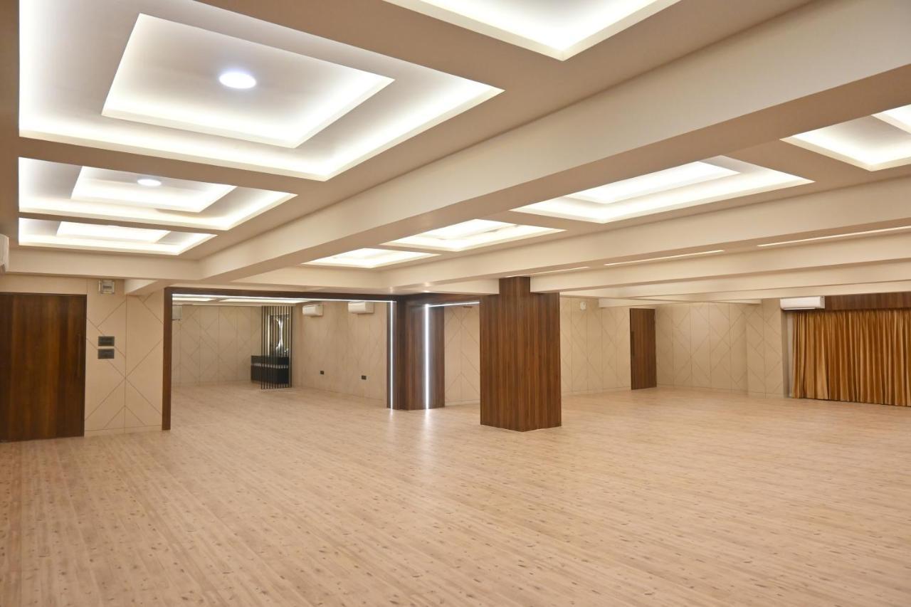 Hotel Privya Rooms And Banquet Surat Exterior foto