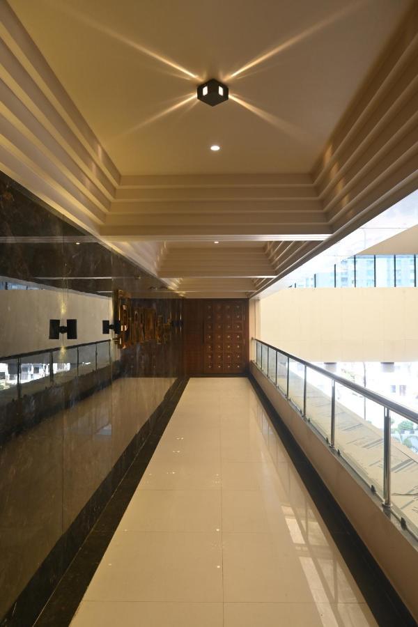 Hotel Privya Rooms And Banquet Surat Exterior foto