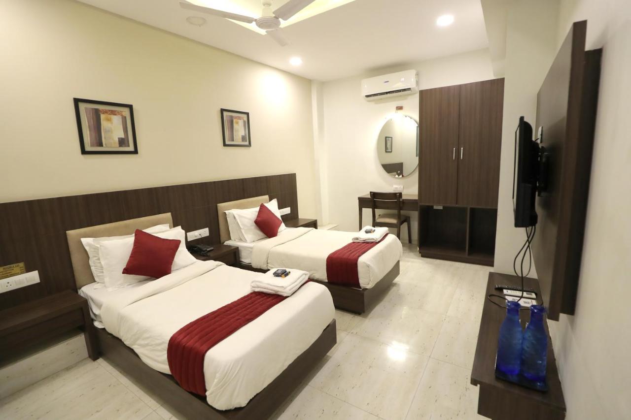 Hotel Privya Rooms And Banquet Surat Exterior foto