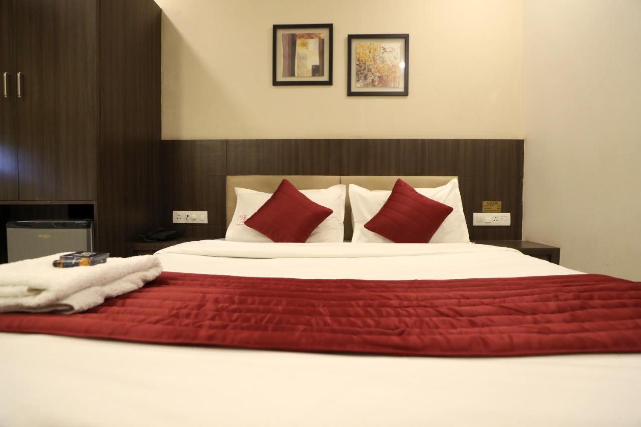 Hotel Privya Rooms And Banquet Surat Exterior foto