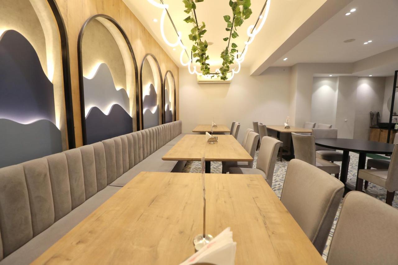Hotel Privya Rooms And Banquet Surat Exterior foto