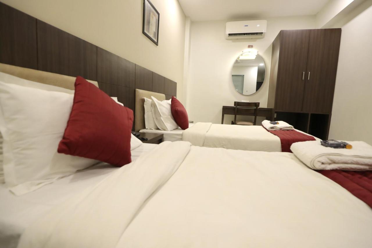Hotel Privya Rooms And Banquet Surat Exterior foto