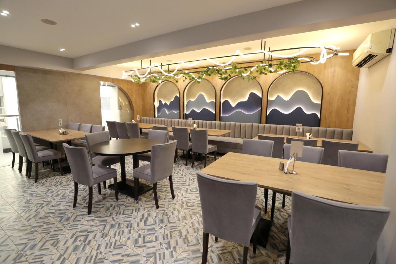 Hotel Privya Rooms And Banquet Surat Exterior foto